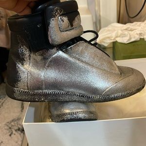 SILVER AND BLACK MENS MAISON MARGIELA SIZE  8